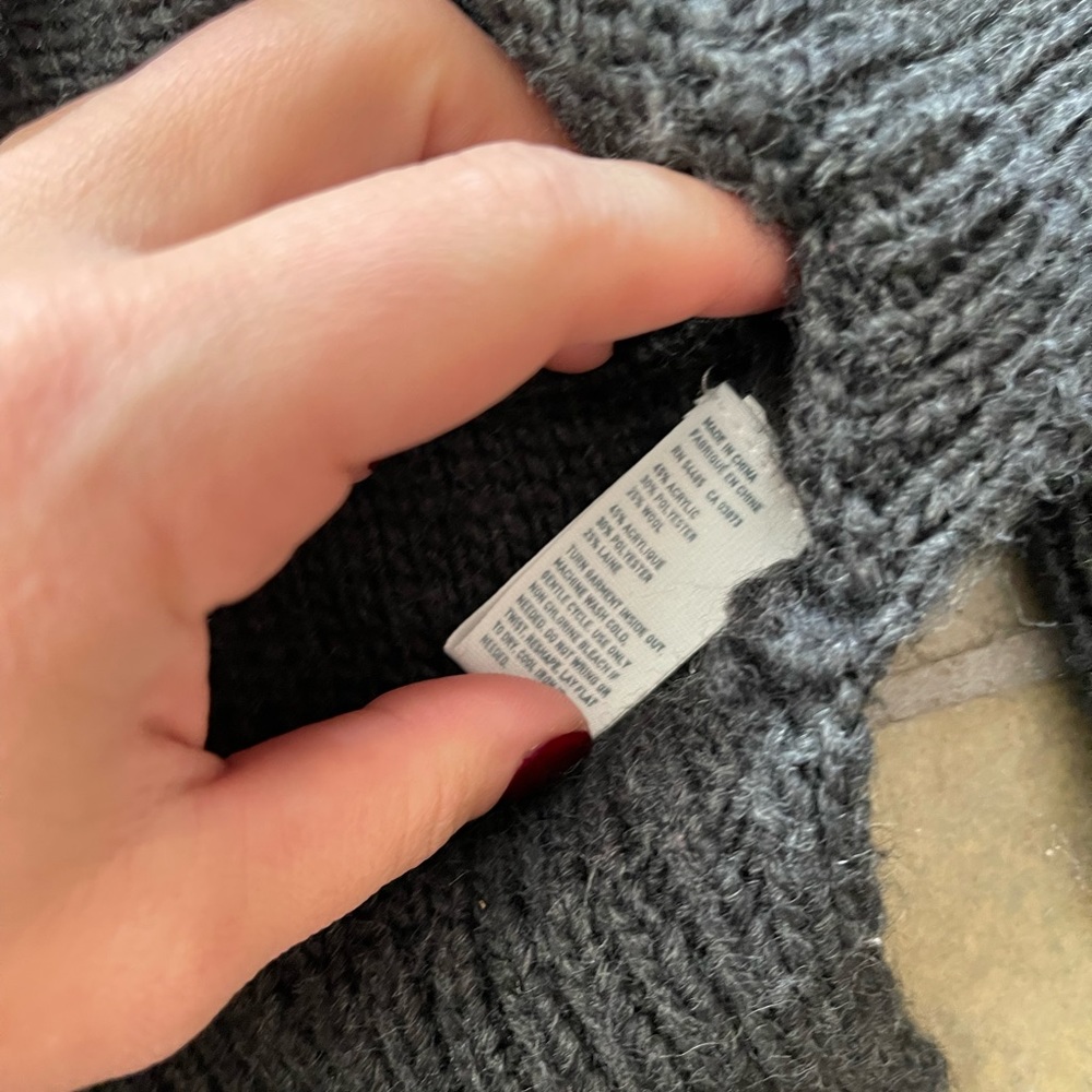 American Eagle charcoal sweater small - Picture 4 of 4